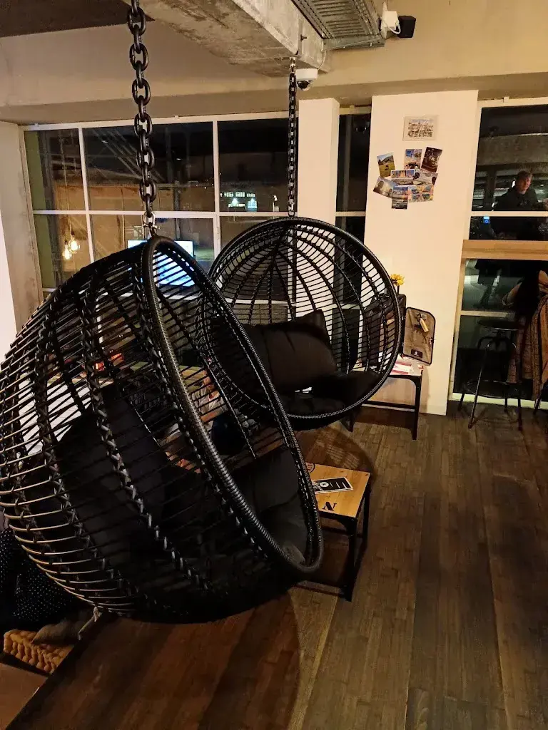 Sonja Perrochet_Kraftakt Bistro_Stettlen_avis