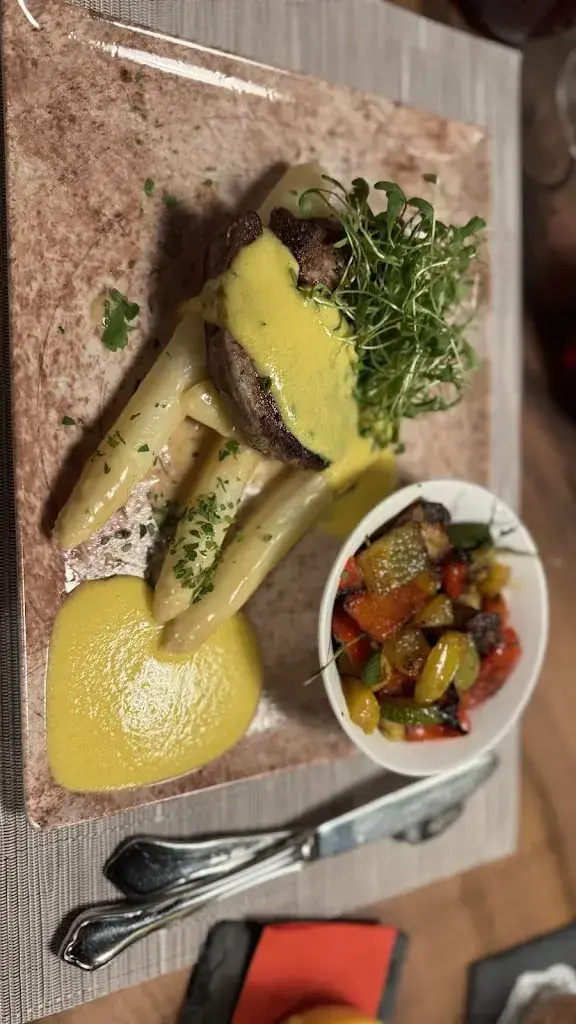 Sarah Z!_Vienna-Lounge_Unterägeri_review