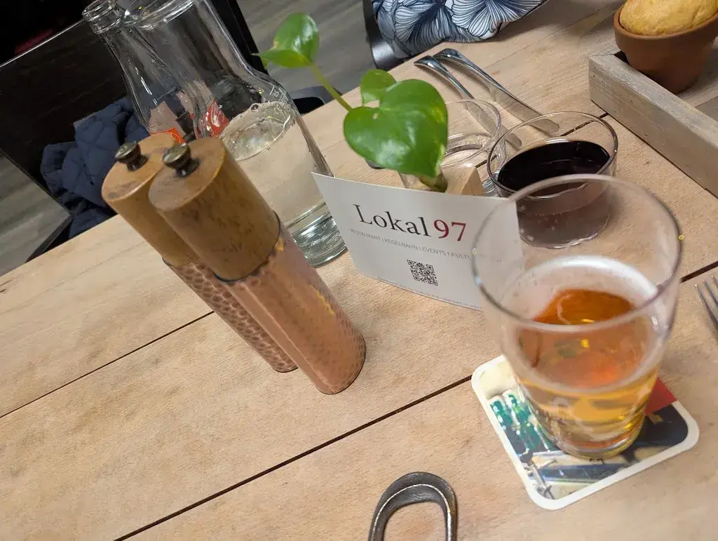 Bastian Steinbach_Lokal97_Zug_review