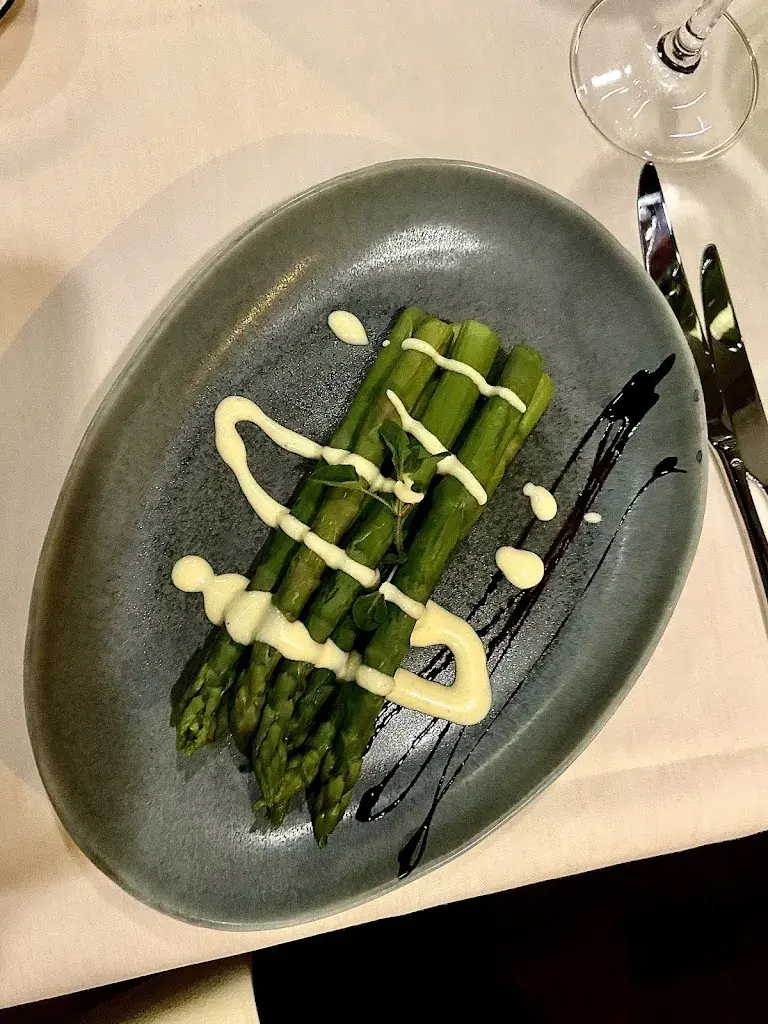 N. Moser_The Towers Wine Dine Cigars_Steinhausen_review