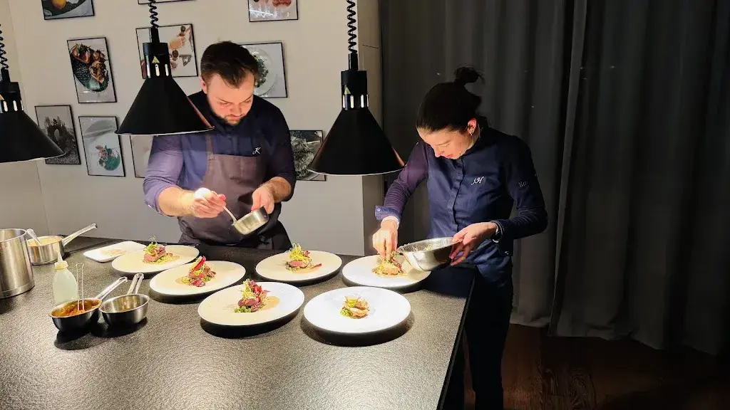 Peter Pelican_The Dining Room_Cham_reseña