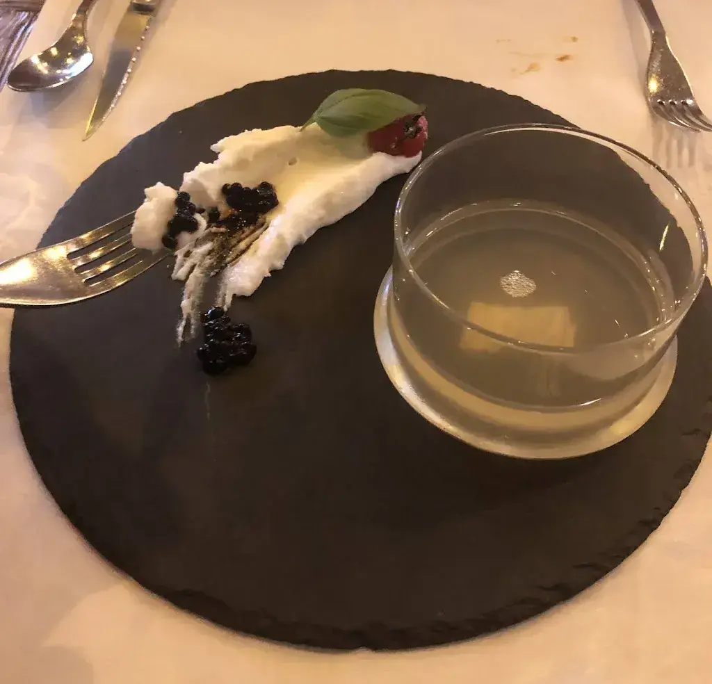 Athanasios Tsiolas_Hello World_Baar_review