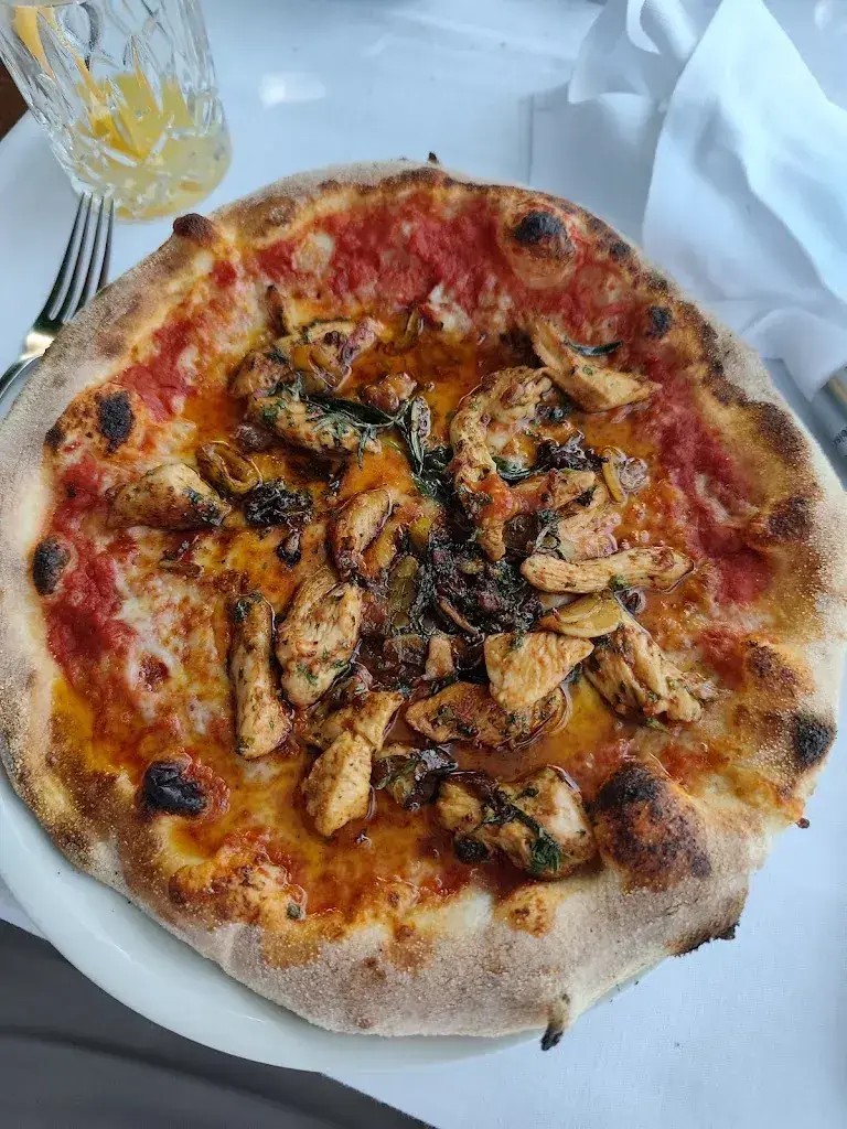 Dimitrios Traveller_Zunfthaus Kreuz_Zug_avis