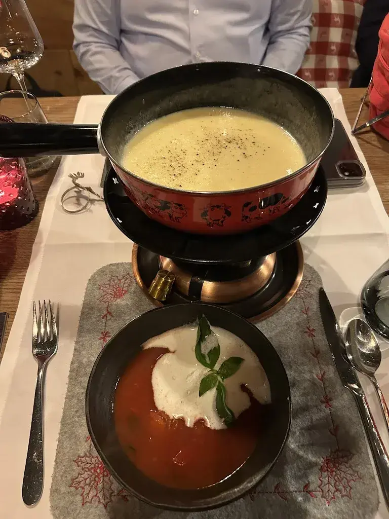 Raghu C_Zunfthaus Kreuz_Zug_avis