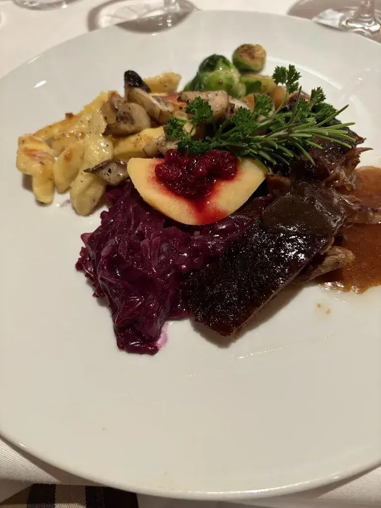 Julia_Rössli Hünenberg_Hünenberg_review