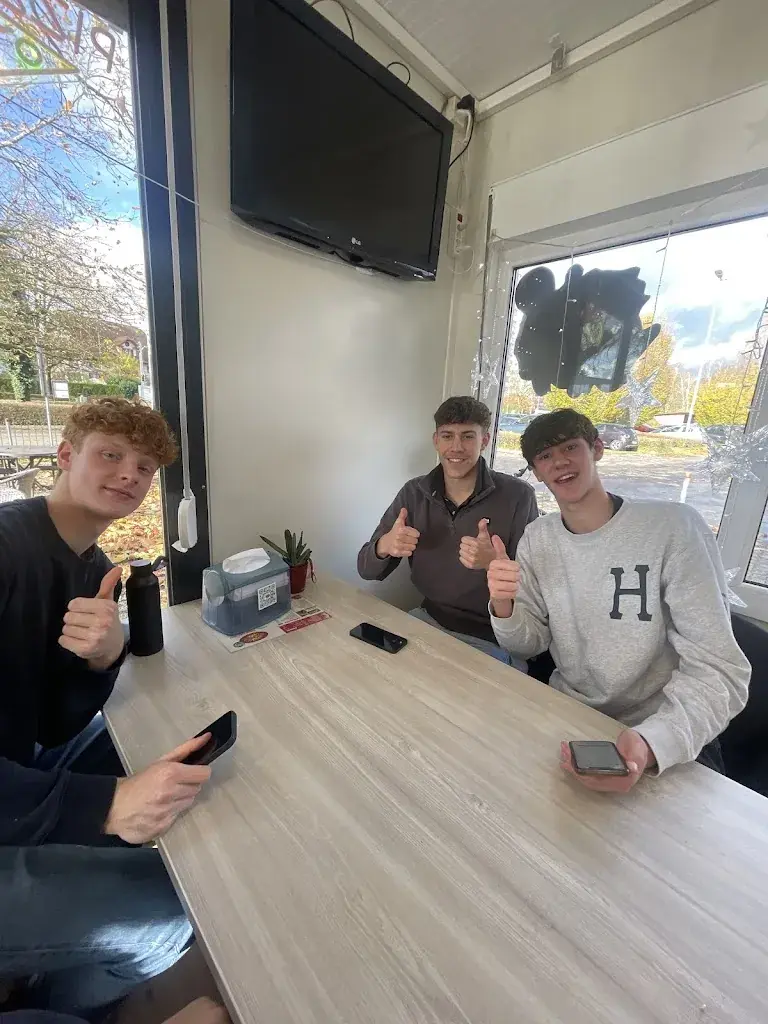 Alec_Roni Pizza_Hünenberg_avis