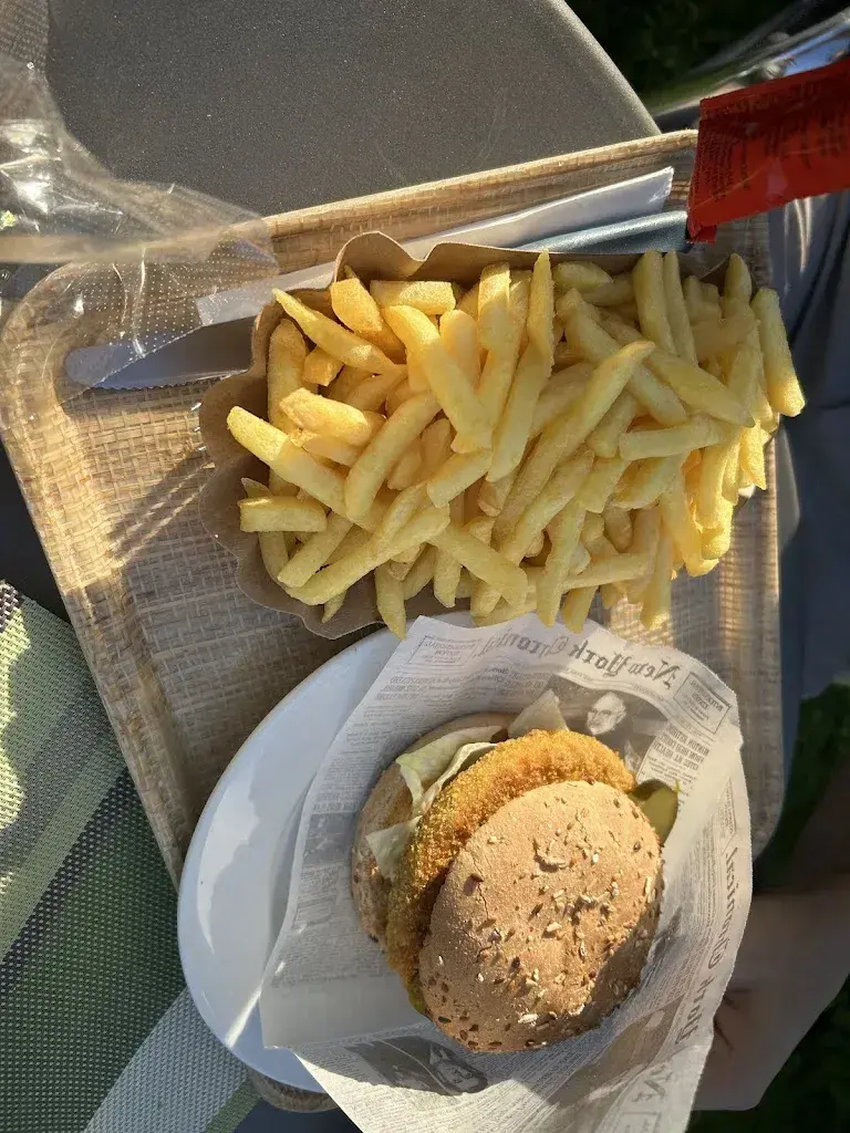 Tabea Estermann_Minigolf Kiosk_Unterägeri_avis