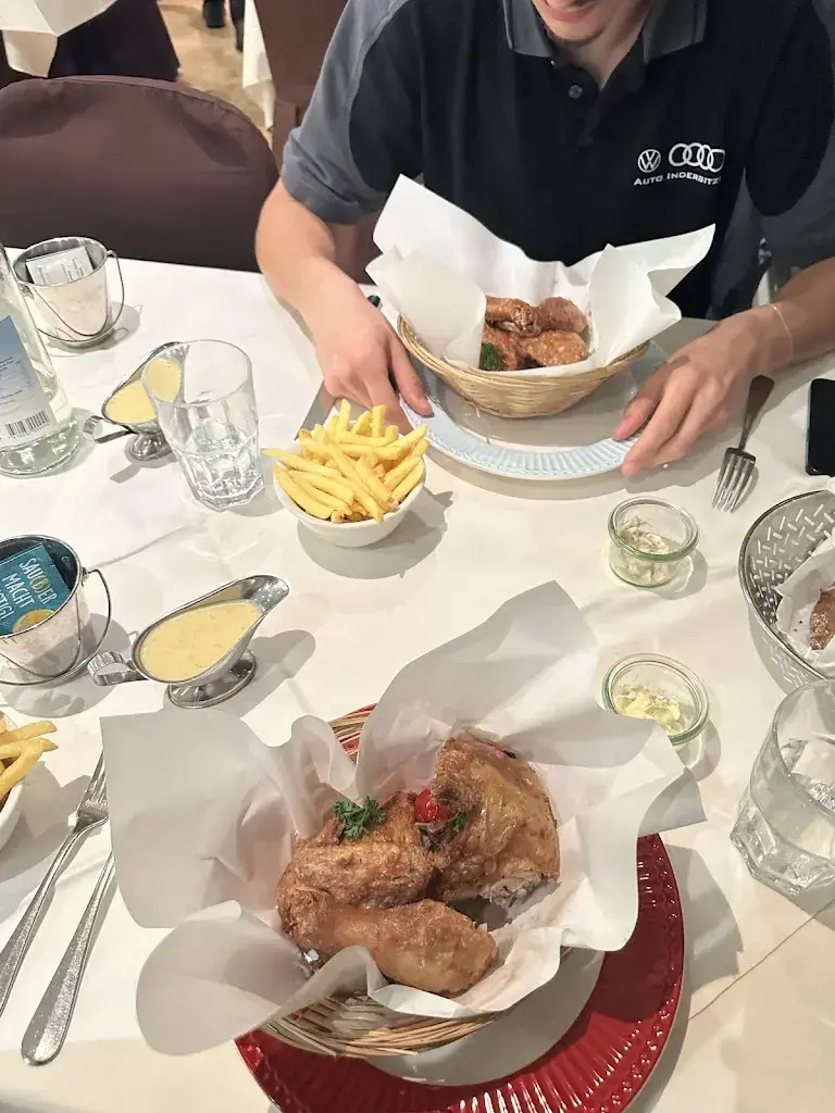 Daniella Kans_Landgasthof Breitfeld_Risch ZG_avis