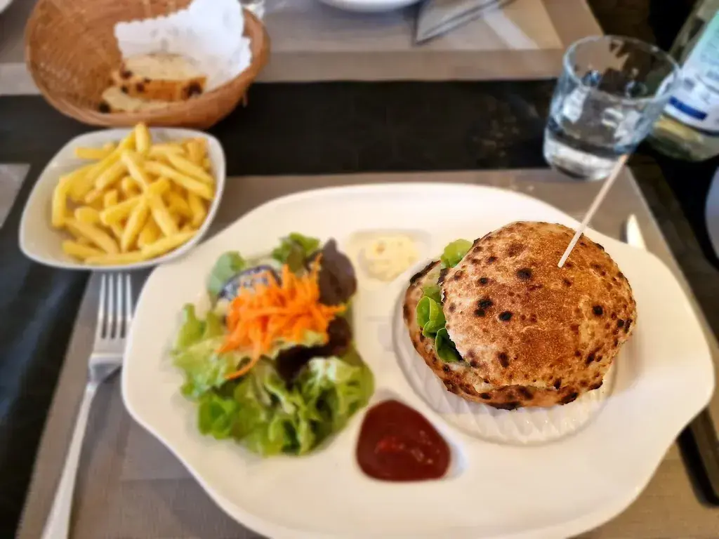 Freitas Milhano Nuno Miguel_Hôtel de la Gare_Cugy_review