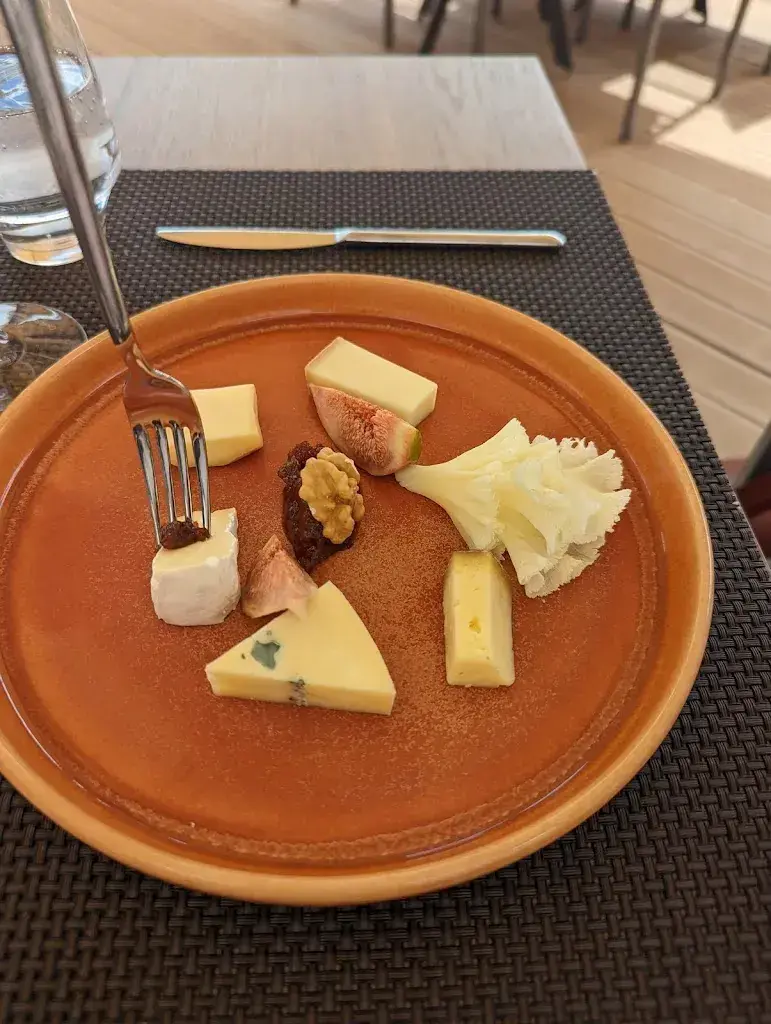 Menu_Restaurant Maison du Village_Saint-Aubin-Sauges_immagine_7