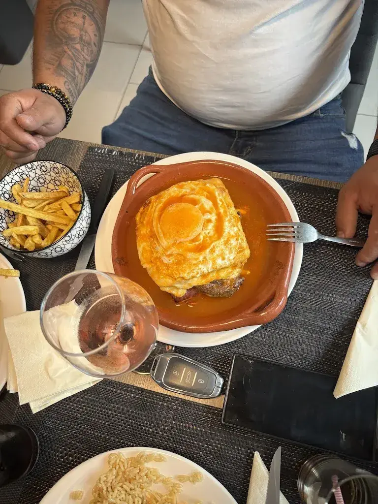 Fabio Fragoso_Café-restaurant Le lion d’or Pires Fernanda_Les Montets_review