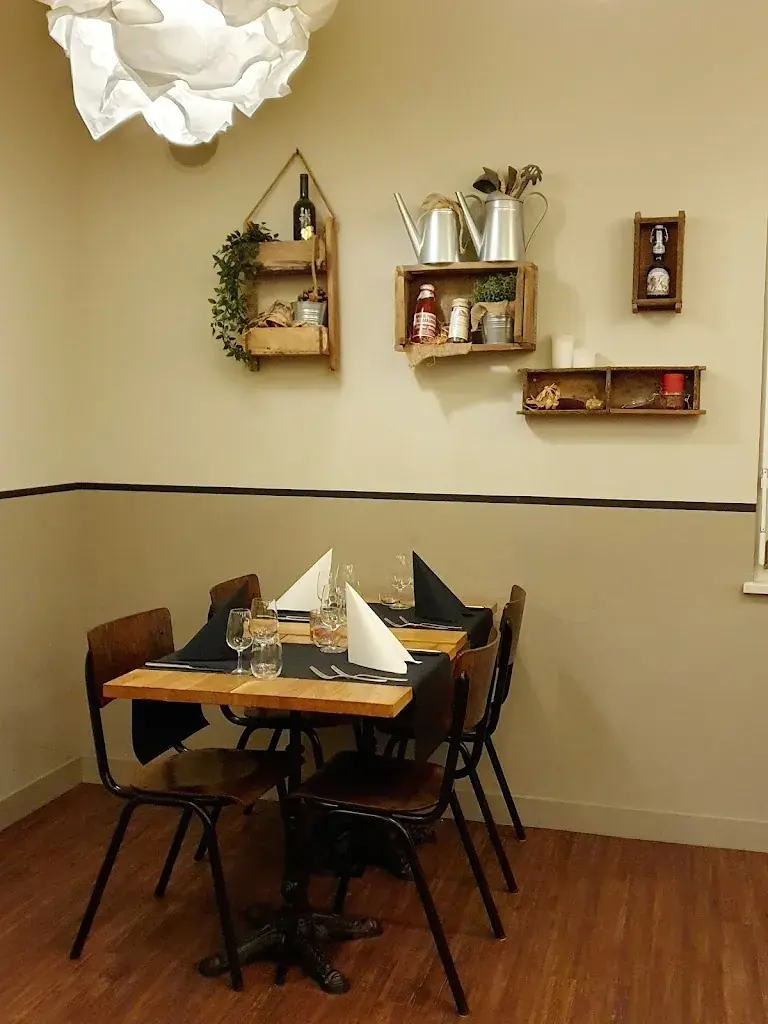 Gabynosaure_Hostel Communal_Léchelles_avis