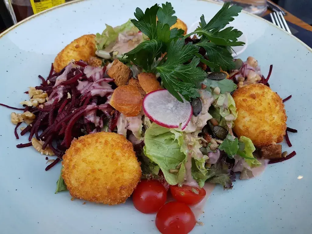 Beat A. Schwendimann_FREIBURGER FALLE Steaks & Cheese_Murten_avis