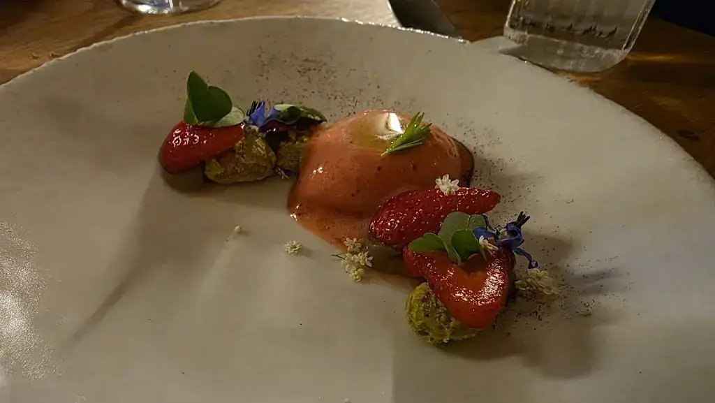 Hans Peter Hess_Au Chasseur_Fribourg_review