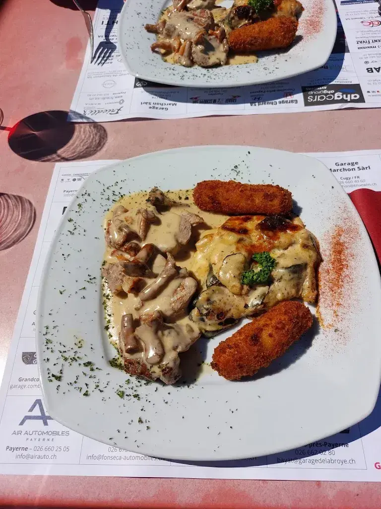 Julien Henz_La grappe_Cheyres_review