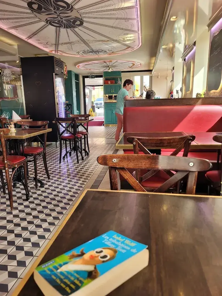 Maria-Isabel Ferreira Alvarez Moreno_La grappe_Cheyres_review