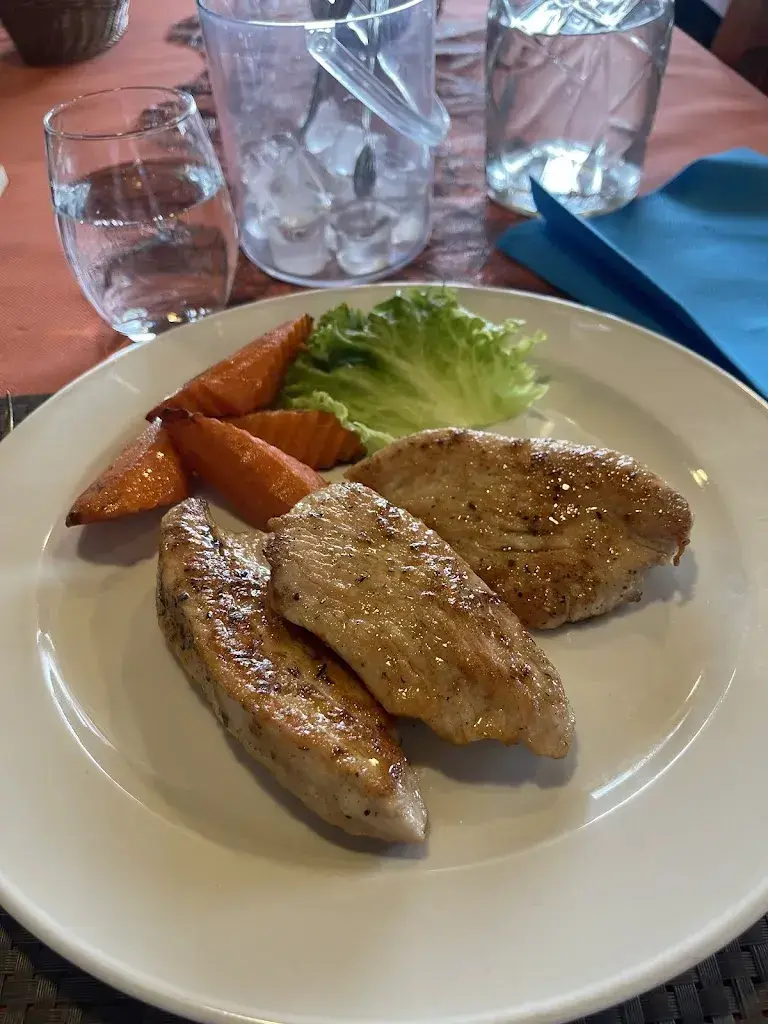 Dyqani Sportiv_Café-Restaurant Le Raisin_Les Cullayes_review