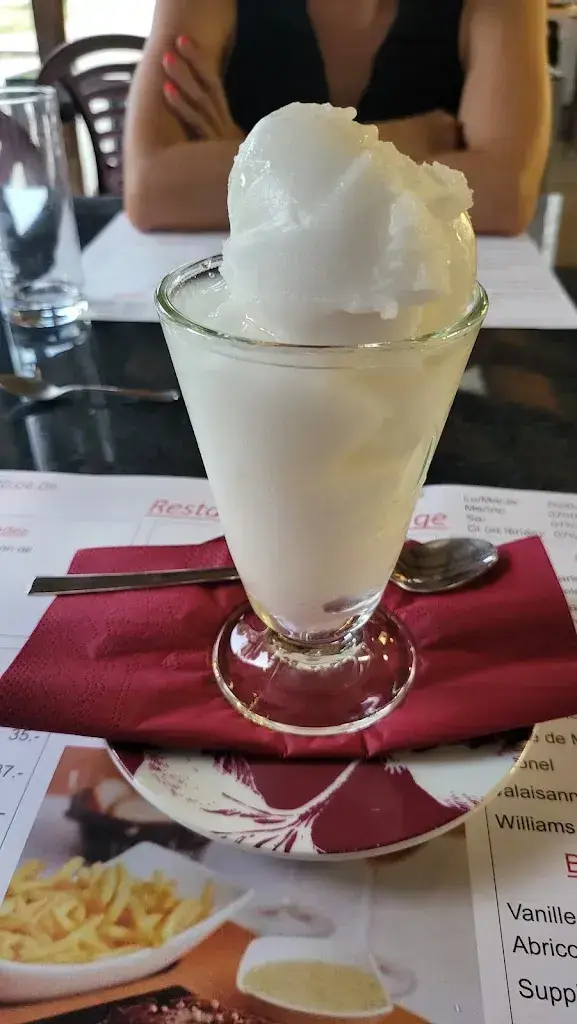 J. S._A la Grange_Prez-vers-Noréaz_review