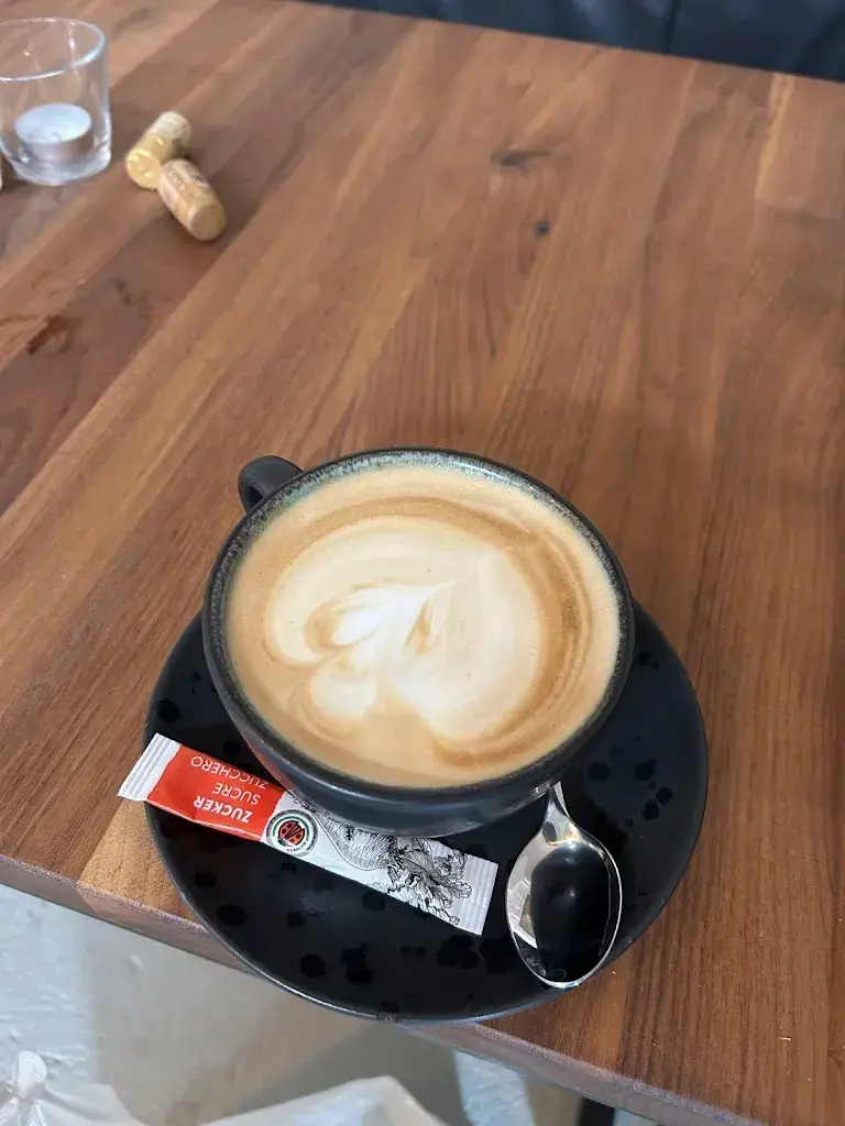 Julide Oral_Benela's Kaffee und Bar_Muri bei Bern_review