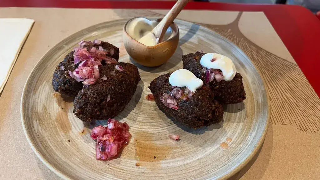 Emil P_Ahuacamolli_Bulle_review