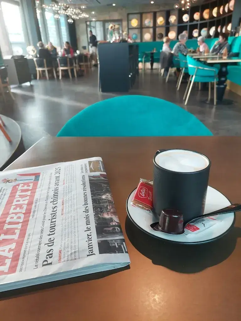 Eric Schulze_Le globe bar restaurant_Bulle_review