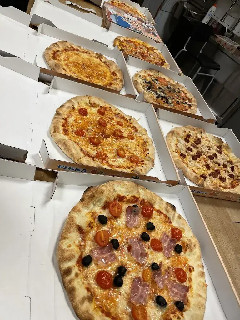 Menu_Pizza Factory - Your favourite pizza shop_Vuadens_immagine_2