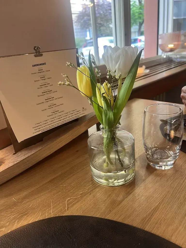 Richard Chamberlain_Taverne Johann_Basel_review