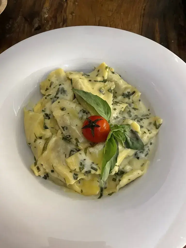 Alice Ellingham_Hostaria_Basel_avis