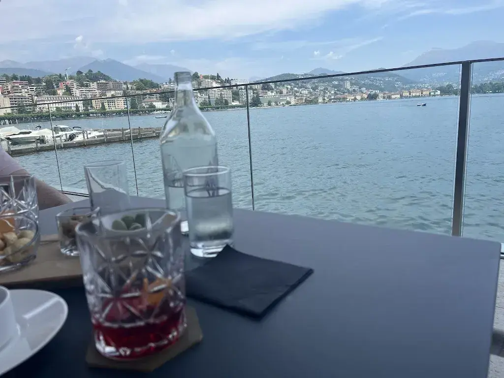 Melvina Lydia Kunz_Ristorante Ariva_Paradiso_avis