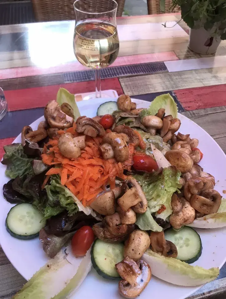 Girl on the Mosel_Café Friends_Germany_Bewertung