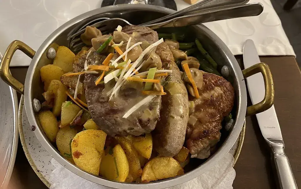 James Ayres_Restaurant zum Onkel Willi_Germany_avis