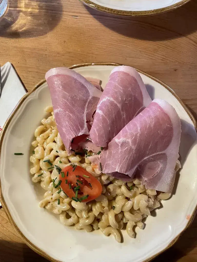 Justine Cassagne_Buvette et gîte l'hautachia_Cerniat_review