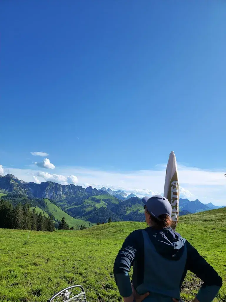 Aline Oprah_Buvette et gîte l'hautachia_Cerniat_review