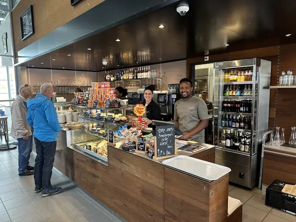 Adrian Stucki_Charly Bistro - Restaurant Bern Airport_Bern_avis