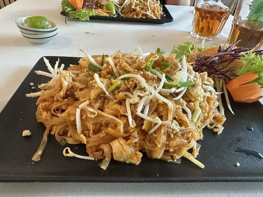 Fisnik_Ban Thaï_Granges-Paccot_review