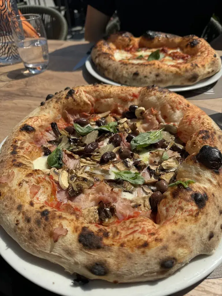 Jessica Bello Salguero_Vesuvius Pizzeria Napoletana | Ristorante_Praz (Vully)_avis