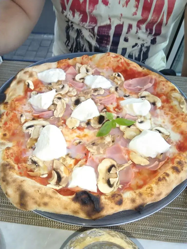 Menü_Restaurant Pizzeria Bella Italia_Bas-Vully_Bild_8