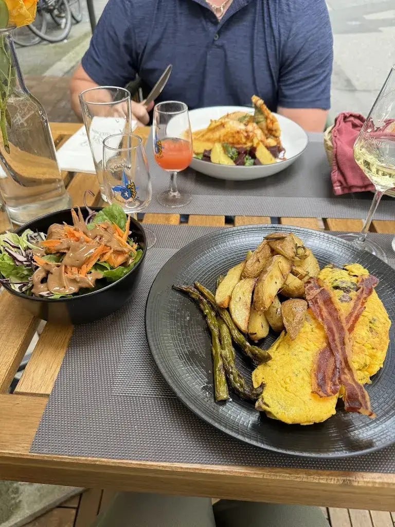 Mandy Barton_Restaurant Le Moose_Vevey_review