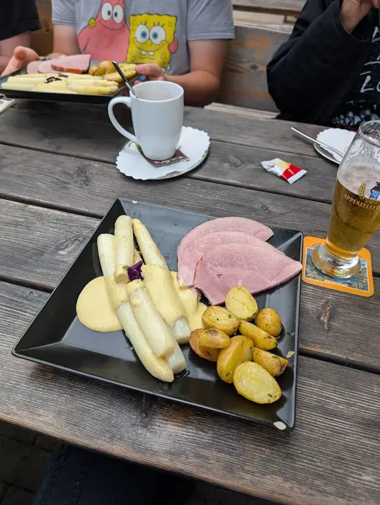 Maria Dueñas-Bielser_Restaurant Heidi-Stübli_Reigoldswil_avis