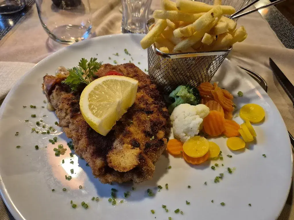 Alain Renfer_Restaurant Pizzeria Krone_Schnottwil_avis