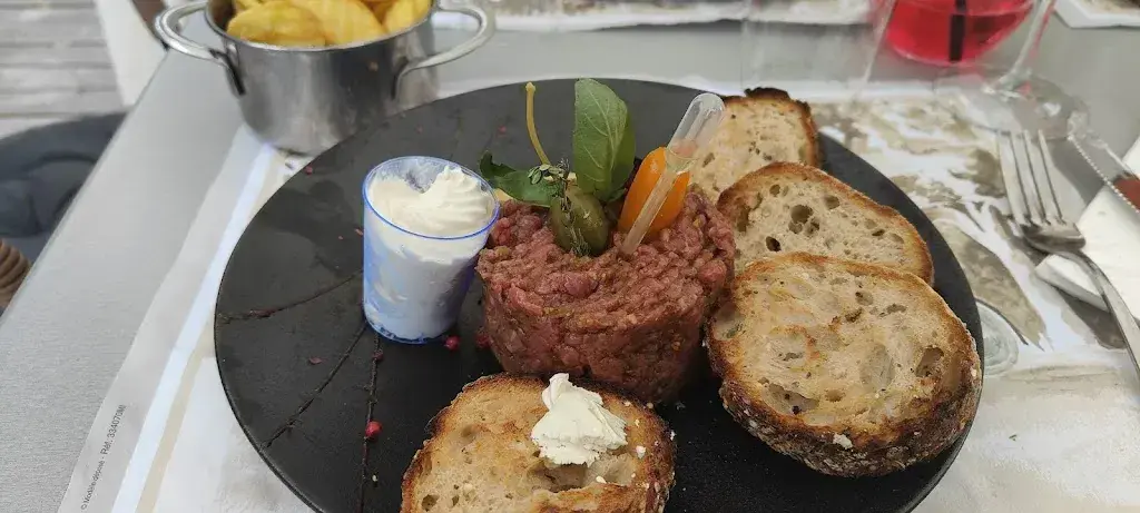 Isabela Felli_Buritaz_Puidoux_review