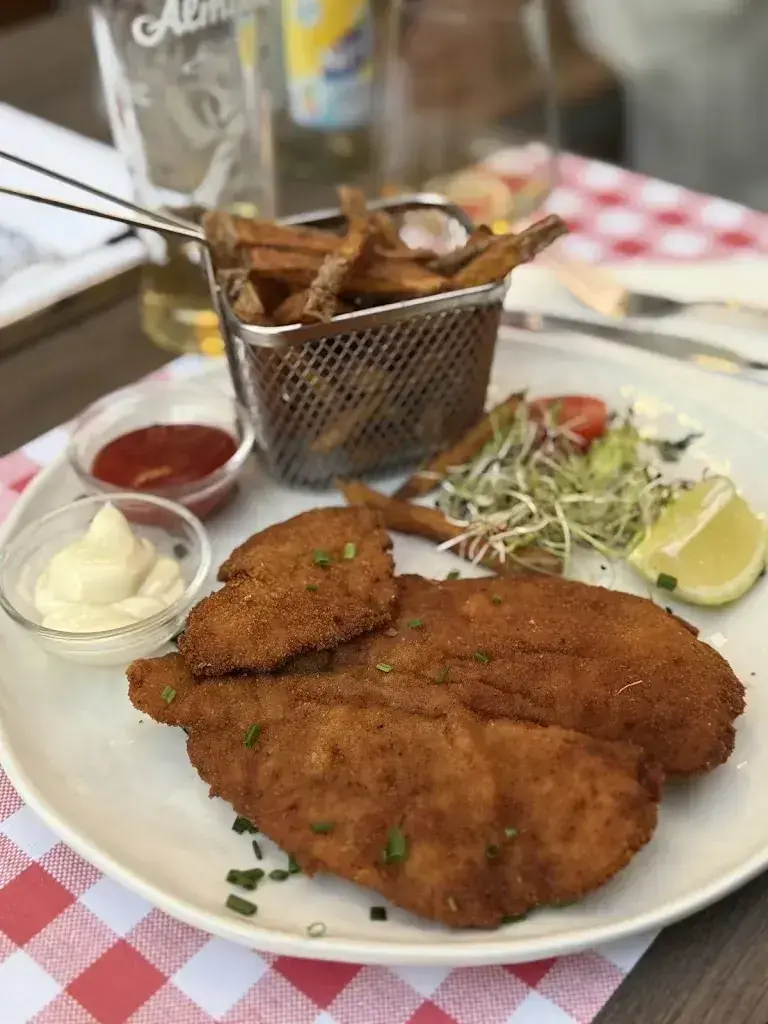 A. Strickler_BurnHeart's Schmankerl Dorfbeiz Kreuz_Fällanden_reseña