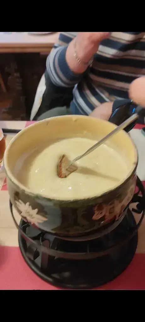 Sri Ernawati_Waldgasthaus Chalet Saalhöhe AG_Kienberg_avis