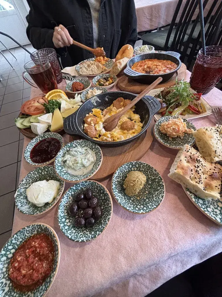 Mira Anton_Pishi Breakfast_Olten_recensione