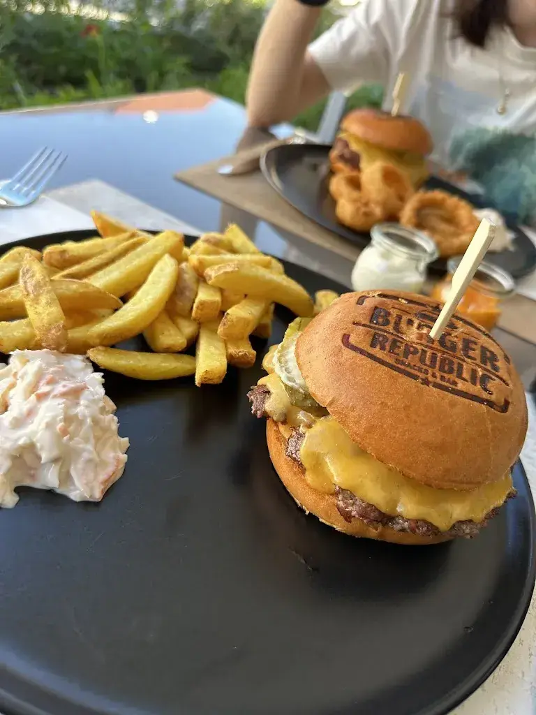 Doris B._Burger Republic Restaurant & Bar_Schönenwerd_review