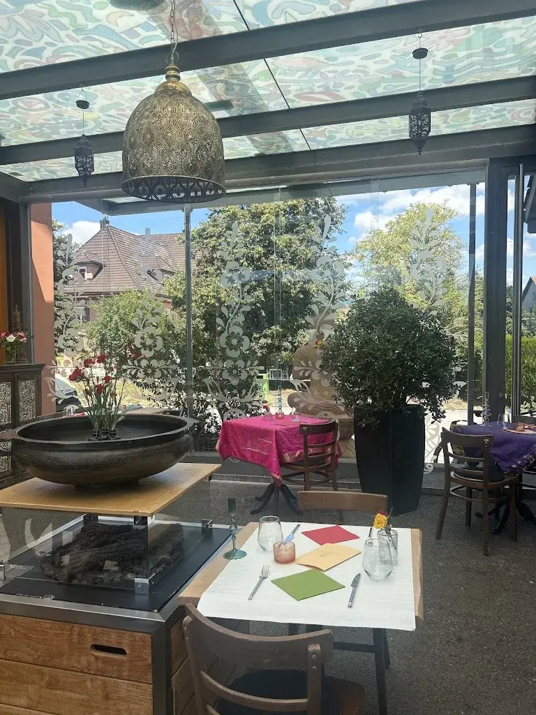 khadiga kheir_golden papaya derendingen_Derendingen_review