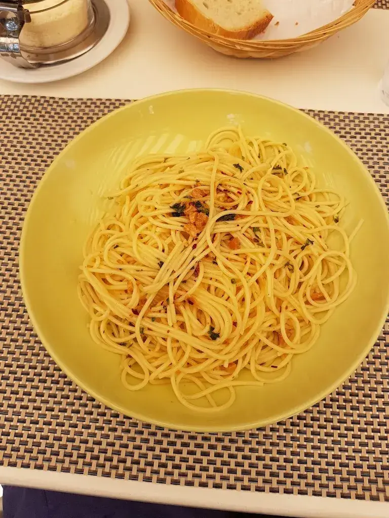 Patrick Broquet_Hier & Jetzt - Restaurant und Lounge im Kakadu_Bettlach_review