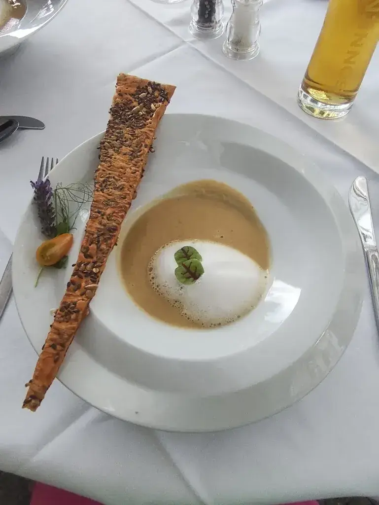 Adrien Mirle_Zur Falkenburg_Wil_avis