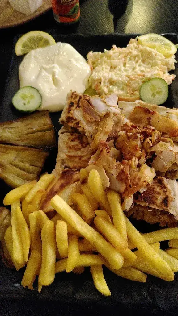 Train Station Pizza.Schawrma essen kurier Halal ristorante a Wil