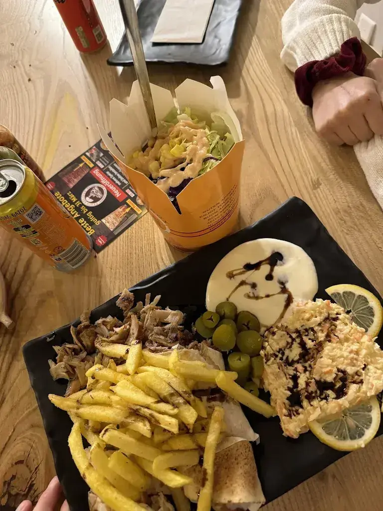 Menu_Train Station Pizza.Schawrma essen kurier Halal_Wil_image_3